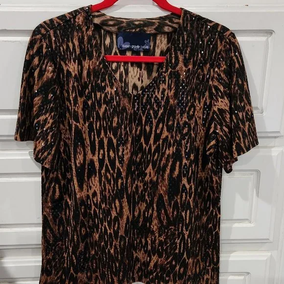 SALE!Susan Graver Top. - Picture 1 of 3